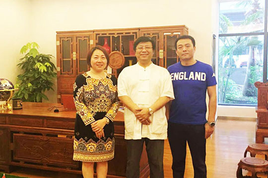 孔子后裔 文化界名家孔维克先生作客酷游九州