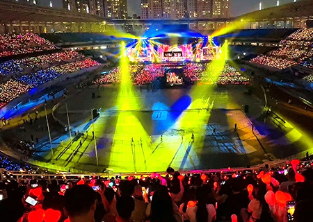 酷游九州LED透明屏和荧光棒闪耀周杰伦呼和浩特演唱会（第一场）